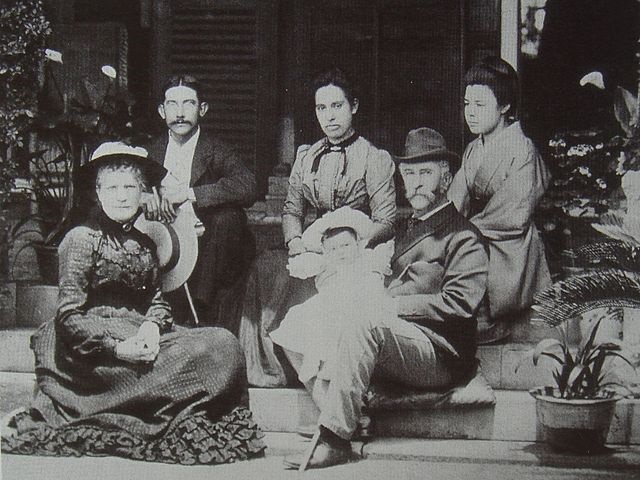 1900年頃のグラバーと家族の写真