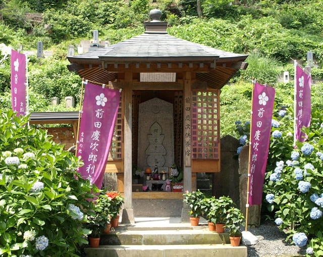 堂森善光寺（山形県米沢市）にある前田慶次の供養塔