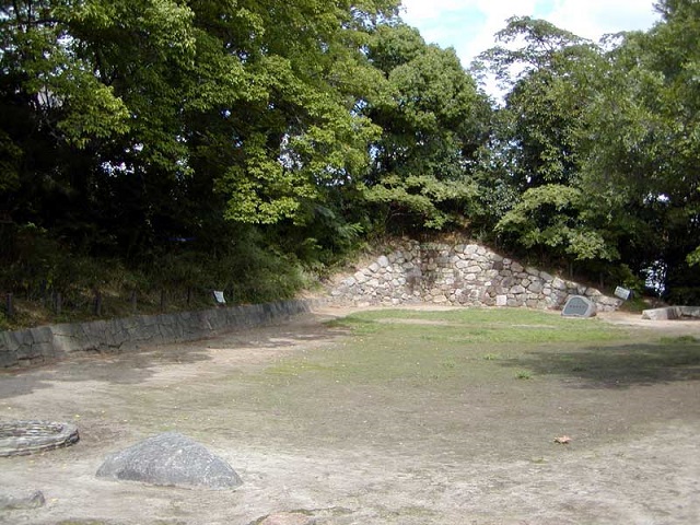有岡城の本丸跡