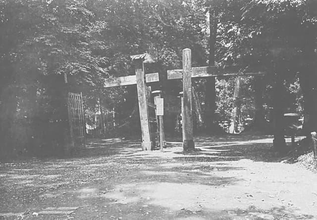 主戦場となった東叡山寛永寺の黒門（『旅の家つと 第２９ 都の巻』より。出典：国立国会図書館デジタルコレクション）