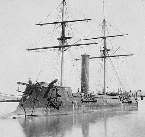アメリカの軍艦・ストーンウォール号（出典：wikipedia）