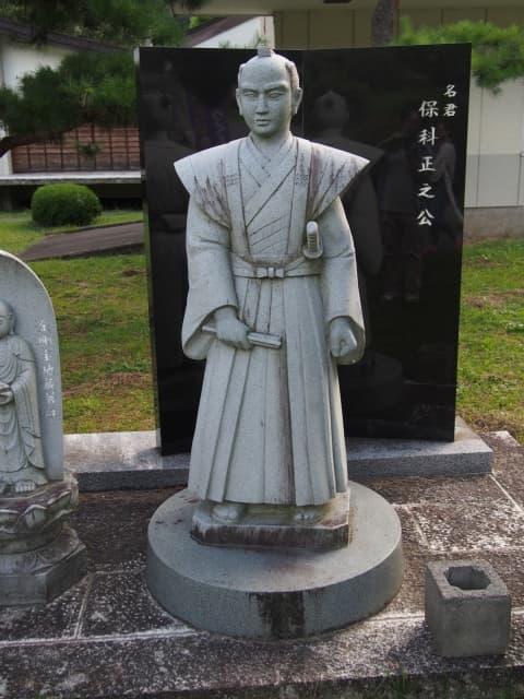 高遠町歴史博物館の横にある保科正之像