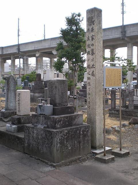 栄涼寺（新潟県長岡市）にある河井継之助の墓（出典：wikipedia）