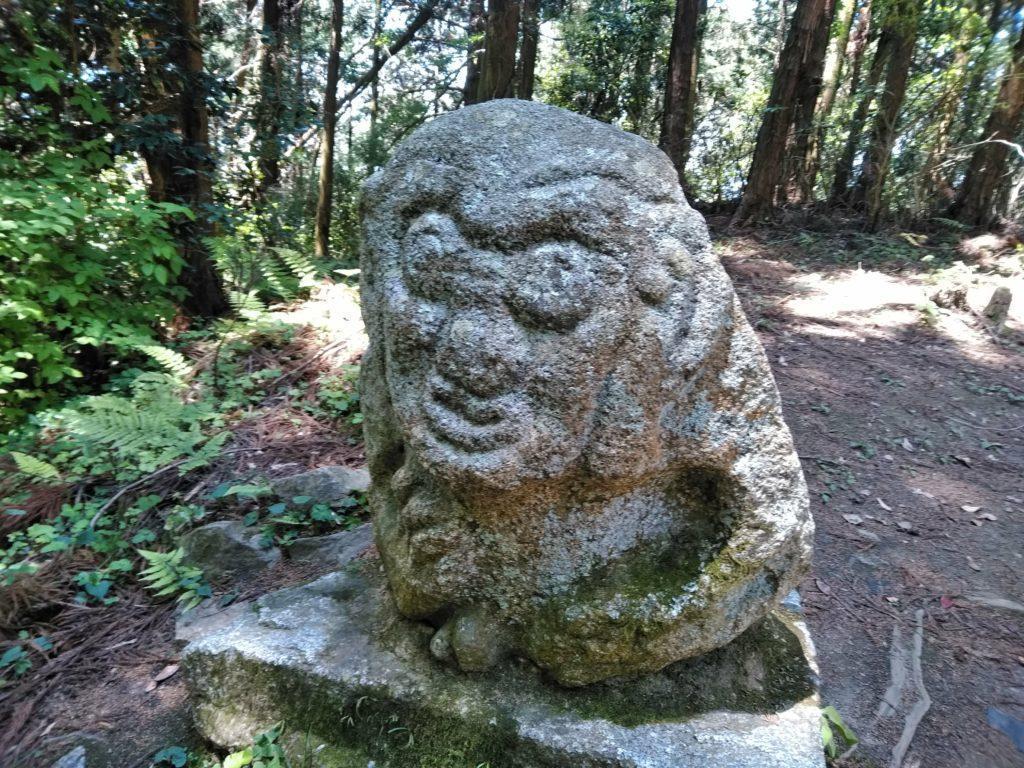 ※明日香村柏森への分岐に位置する「猿石」。すごくかわいい。