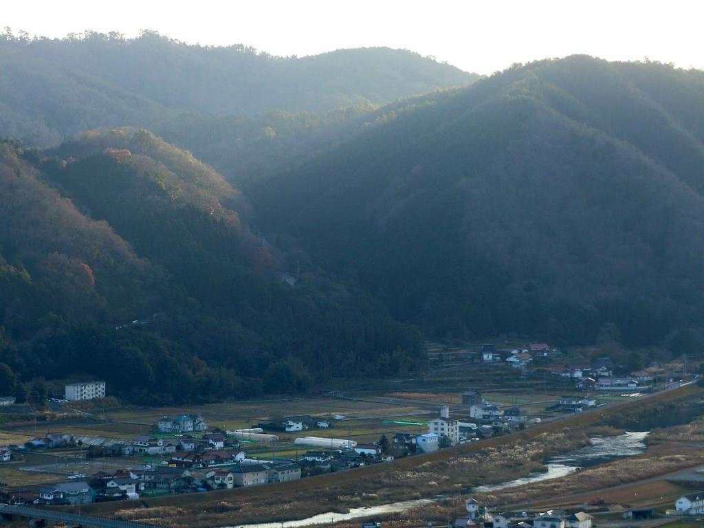 吉田郡山城の戦い・池の内古戦場跡の遠景（wikipediaより）