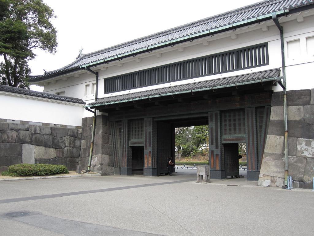 近世城郭を代表する江戸城の大手門（wikipediaより）