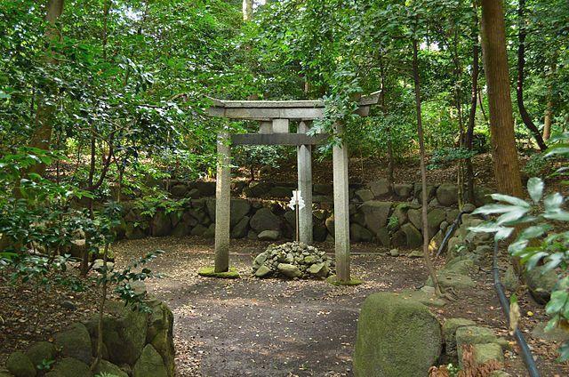 木嶋神社の三柱鳥居（wikipediaより）