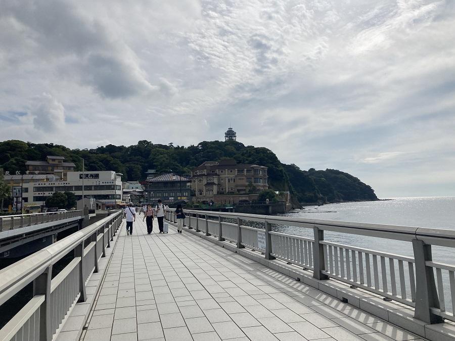 このように江ノ島へは徒歩や車でアクセス可能