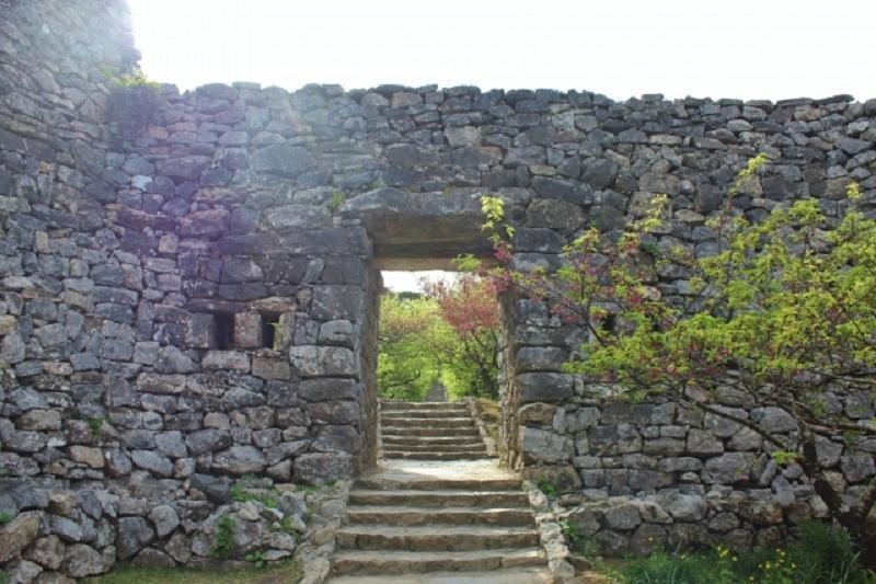 入り口を入ってすぐの「平郎門」は必見。