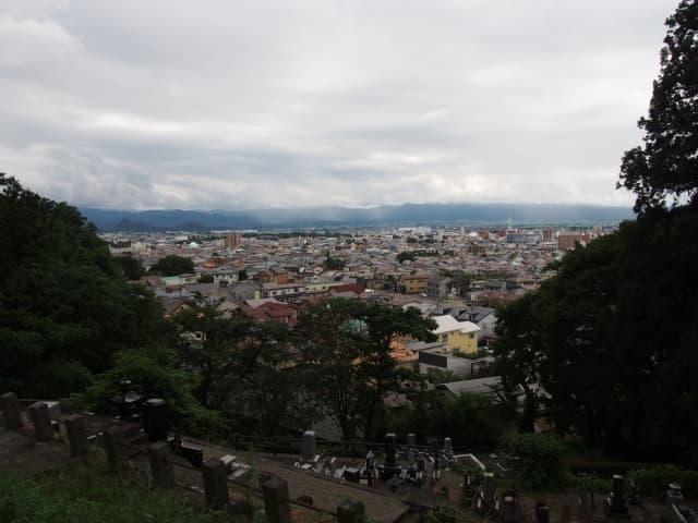飯盛山からみた鶴ヶ城方面の景色