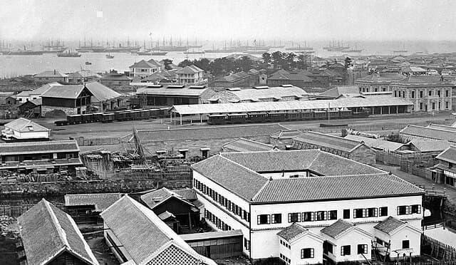 1872年開業当初の横浜駅（現在の桜木町駅。出典：wikipedia）