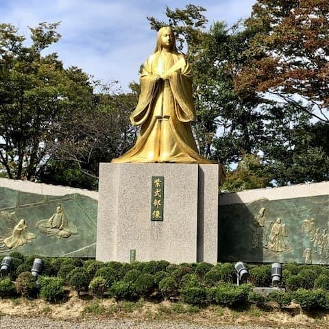 紫式部公園（福井県越前市）にある紫式部像