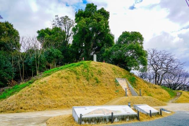 水城跡の土塁断面広場(大野城市)