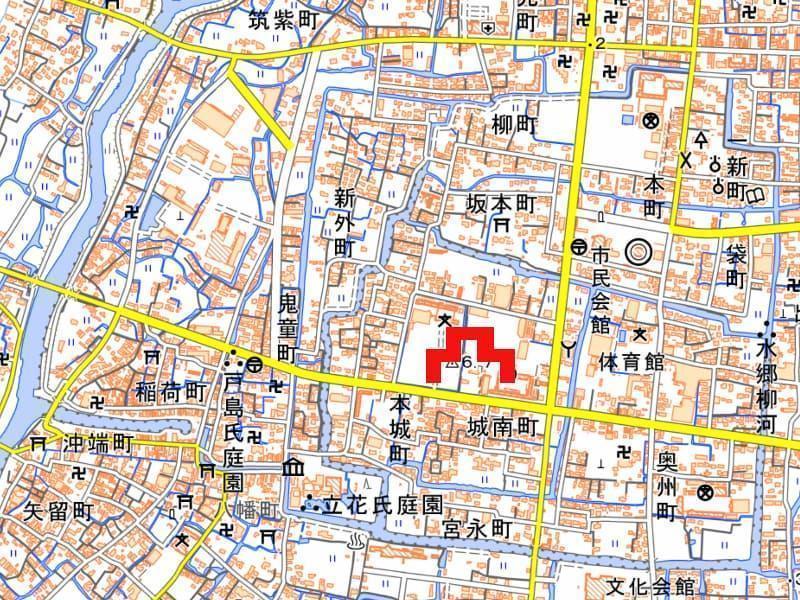 川で囲まれている柳川城跡の位置。(出典:国土地理院地図をもとに編集)