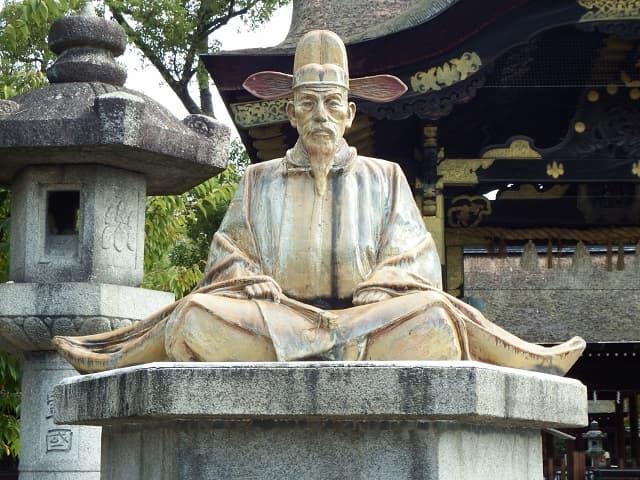 全国各地にある秀吉を祀る豊国神社。その総本社、京都の豊国神社にある秀吉銅像