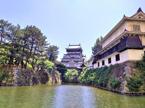 小倉城復興天守と堀（福岡県北九州市小倉北区）