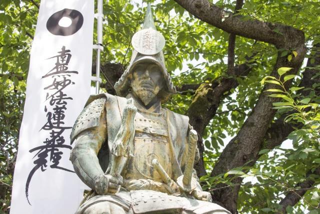 名古屋市中村区の妙行寺内にある加藤清正の像