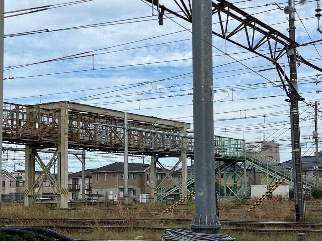 電車庫通りからみた跨線橋