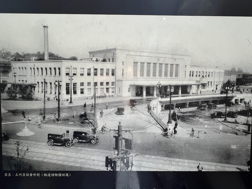 昔の上野駅（正面玄関口）の写真