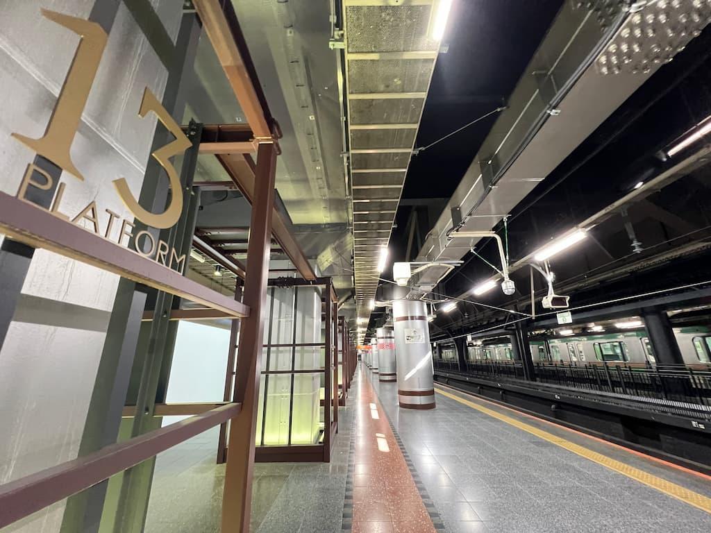 １３番線ホームのPLATFORM13