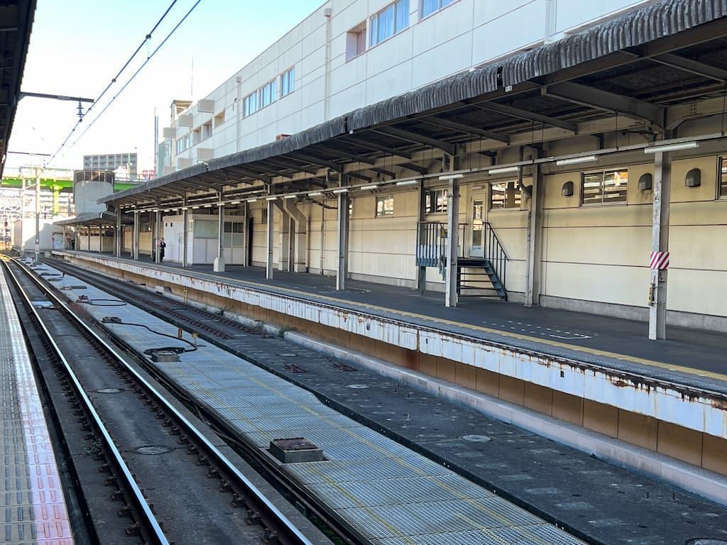 地上にある１８番ホーム