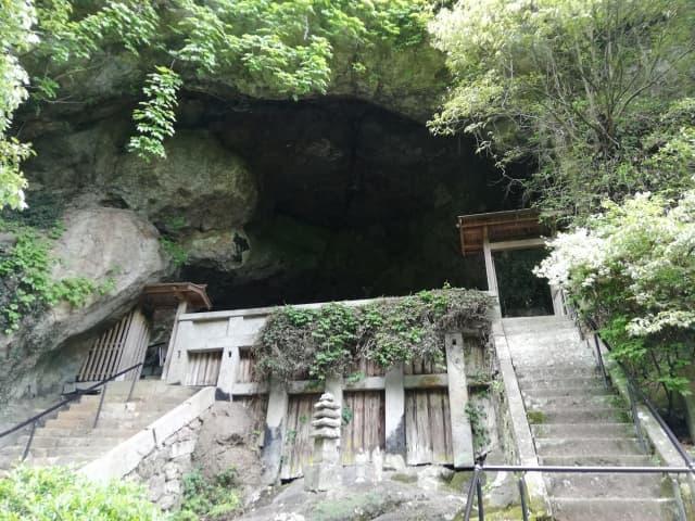 宮本武蔵が兵法『五輪書』を記したという洞窟、霊巌洞（熊本県熊本市西区松尾町平山）