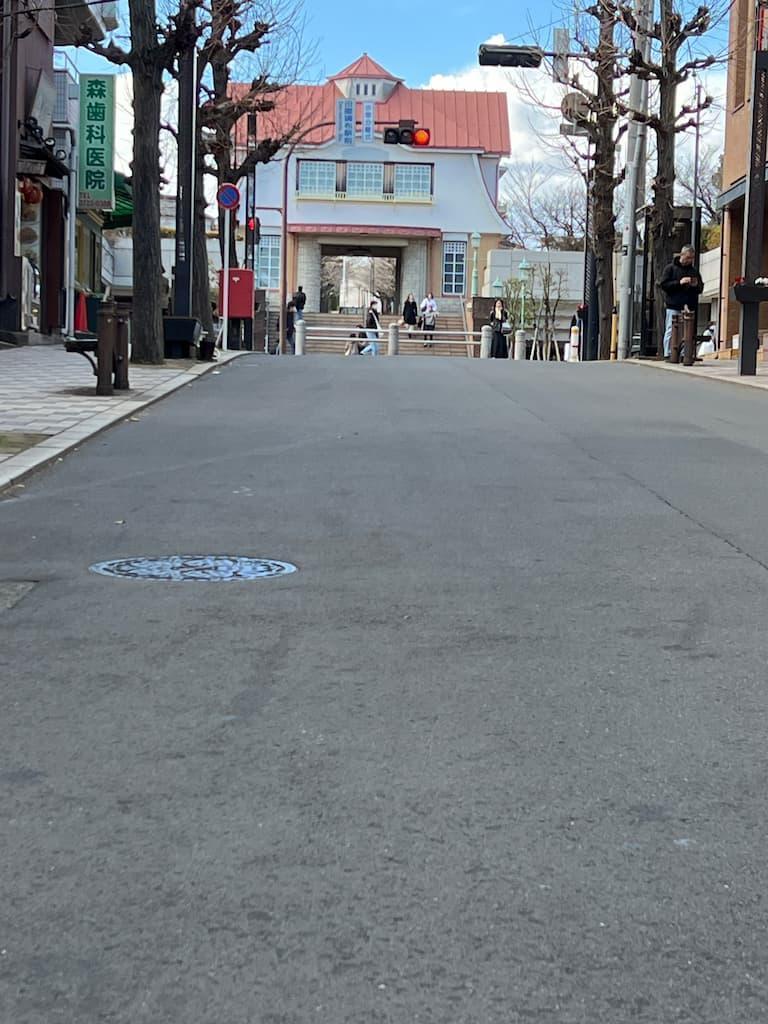 田園調布駅東口から見上げる復元駅舎