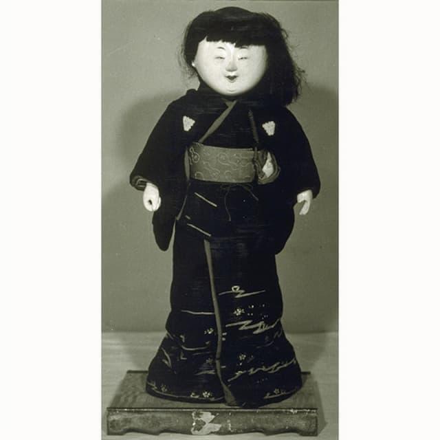 高さが50.5cmの江戸時代の市松人形(19世紀。出典:ColBase)