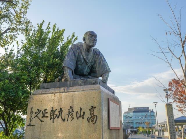 髙山彦九郎 皇居望拝之像(京都府京都市)