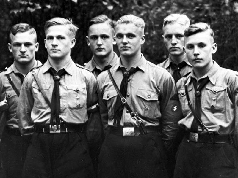 ヒトラーユーゲントの一行(出典:wikimedia Commons、連邦公文書館所蔵)