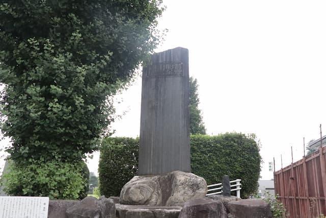 関孝和をたたえる算聖の碑(群馬県藤岡市)