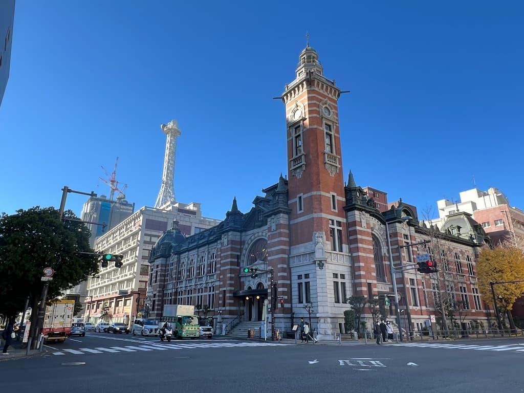 大正6年(1917)に開館した横浜市開港記念会館もイギリス波止場から近い。