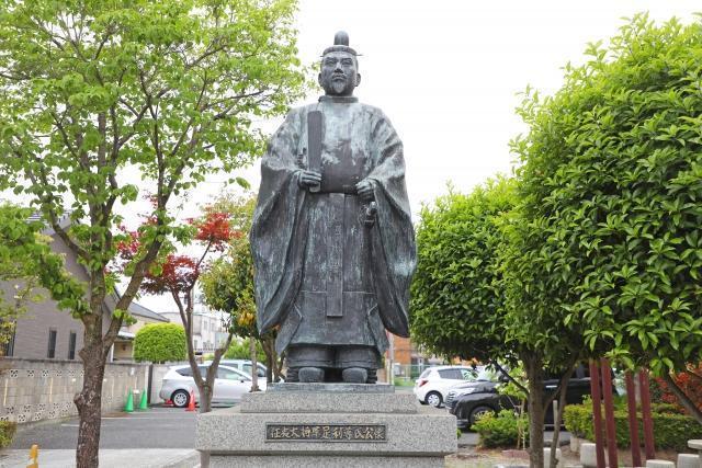 栃木県足利市にある足利尊氏銅像