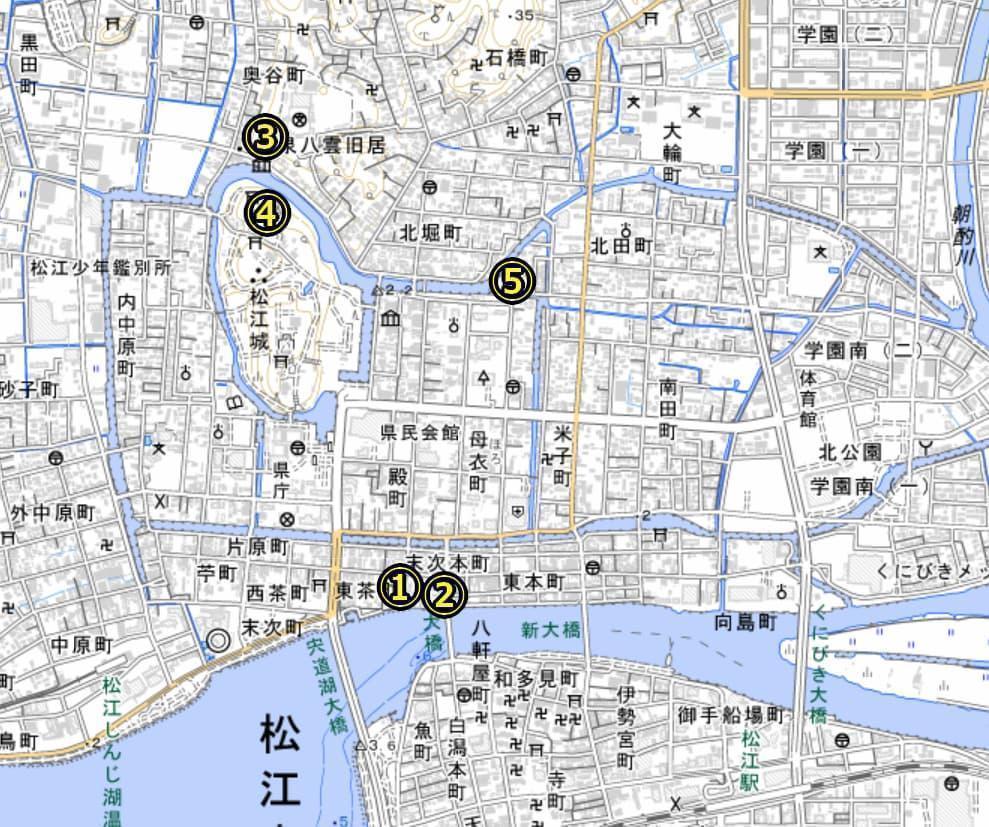 ※松江市参考地図：①ハーンの湖畔の家、➁山口薬局、➂ハーンの新居、④城山稲荷神社、⑤普門院（出典：国土地理院地図）