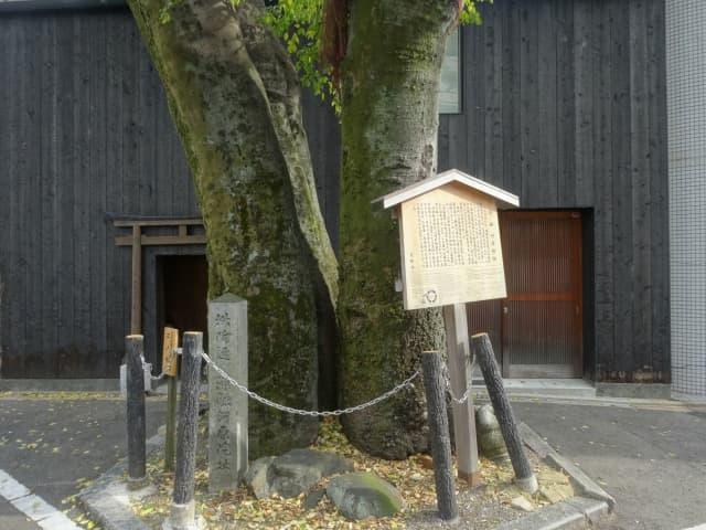 河原院址碑