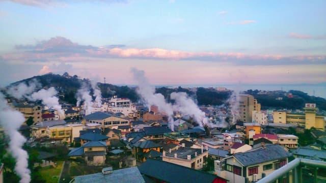 現代の別府温泉の街並み