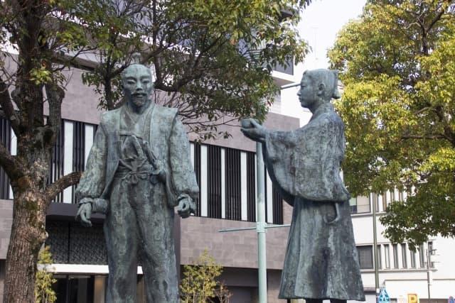 秀吉公と石田三成公 出逢いの像（滋賀県長浜市）