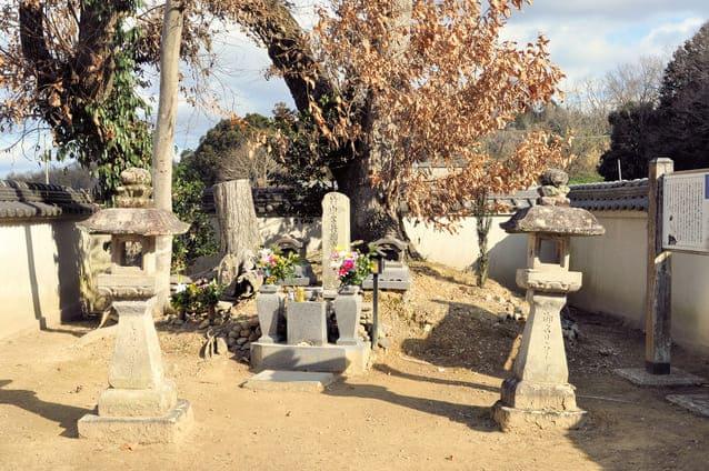 兵庫県三木市平井にある竹中半兵衛の墓