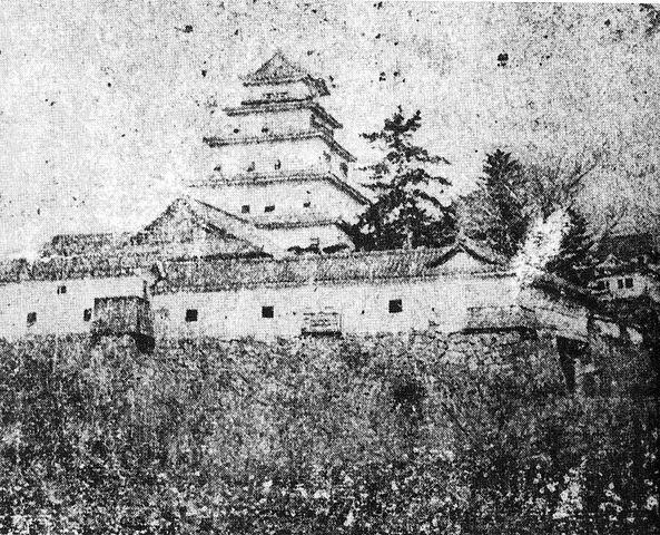 明治時代の丹波亀山城(出典:wikipedia)