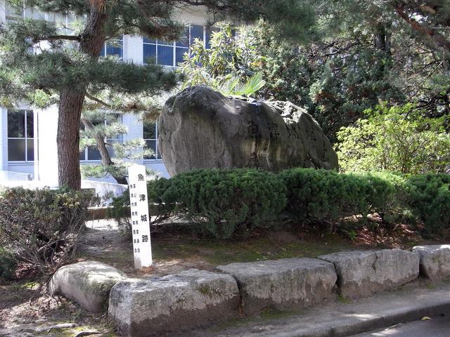 魚津城跡にある石碑
