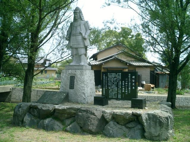 坂本城の光秀像