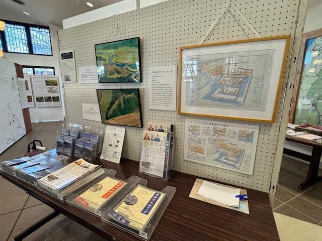 城郭イラストレーター香川元太郎氏の最後の遺作「増島城跡ラフスケッチ」紹介パネル