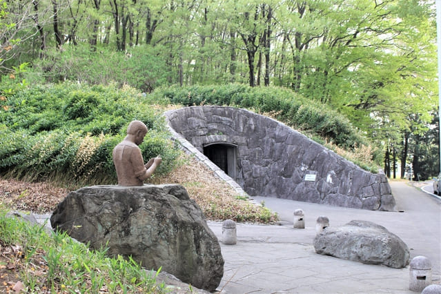 岩宿遺跡の発見者・相沢忠洋さんの職業は？