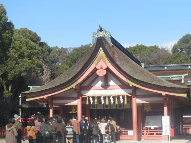 津島神社に親子で門を寄贈したのは誰？